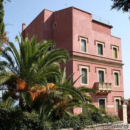 Hotel "La Pensione Svizzera" Taormina Exterior foto