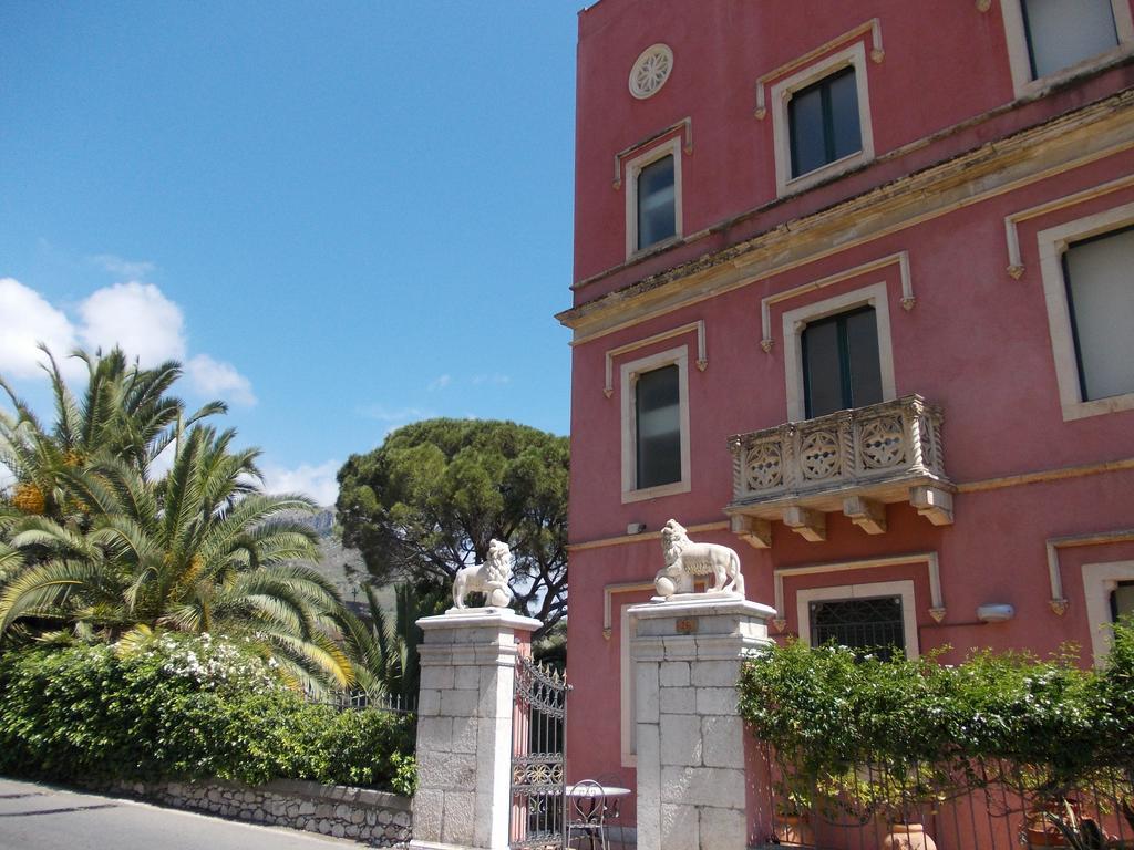 Hotel "La Pensione Svizzera" Taormina Exterior foto